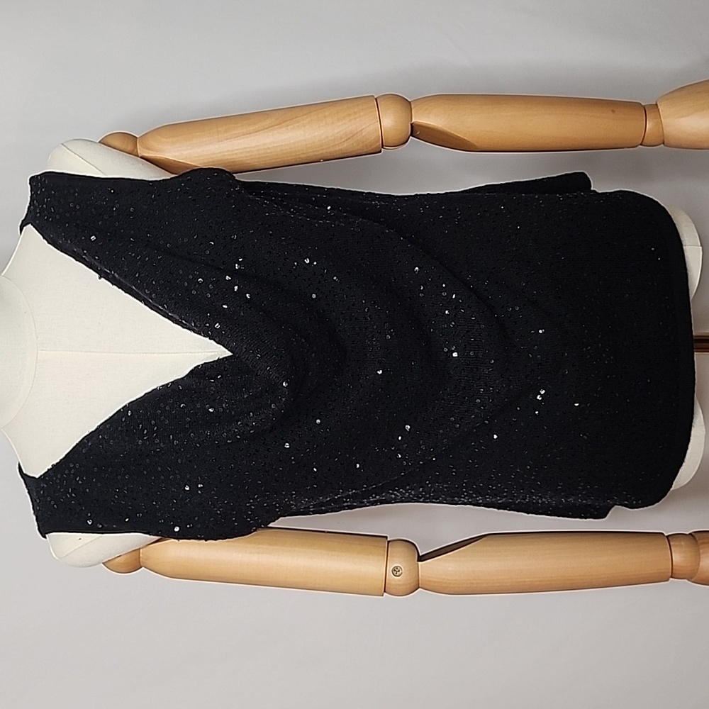 Bloomingdale's black Sleeveless sequin top size Large